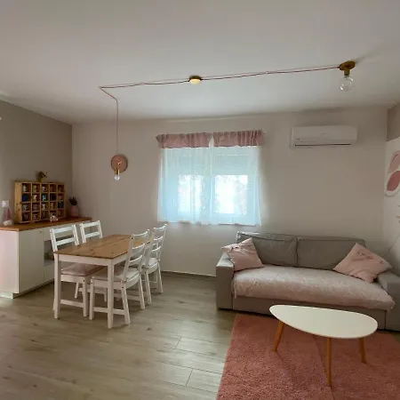 Mint&Rose Apartment Peroj Exterior photo