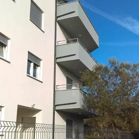 Mint&Rose Apartment Peroj Exterior photo
